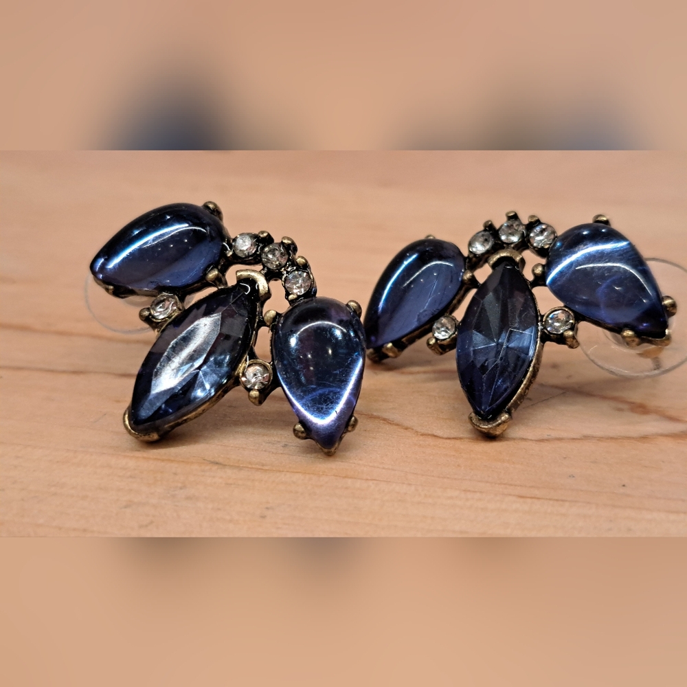 Banana Republic Blue crystal earrings
